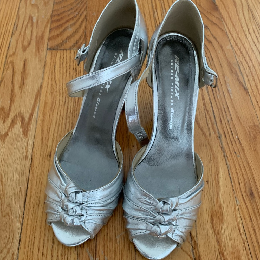 Re-Mix Vintage-Style Silver Heels